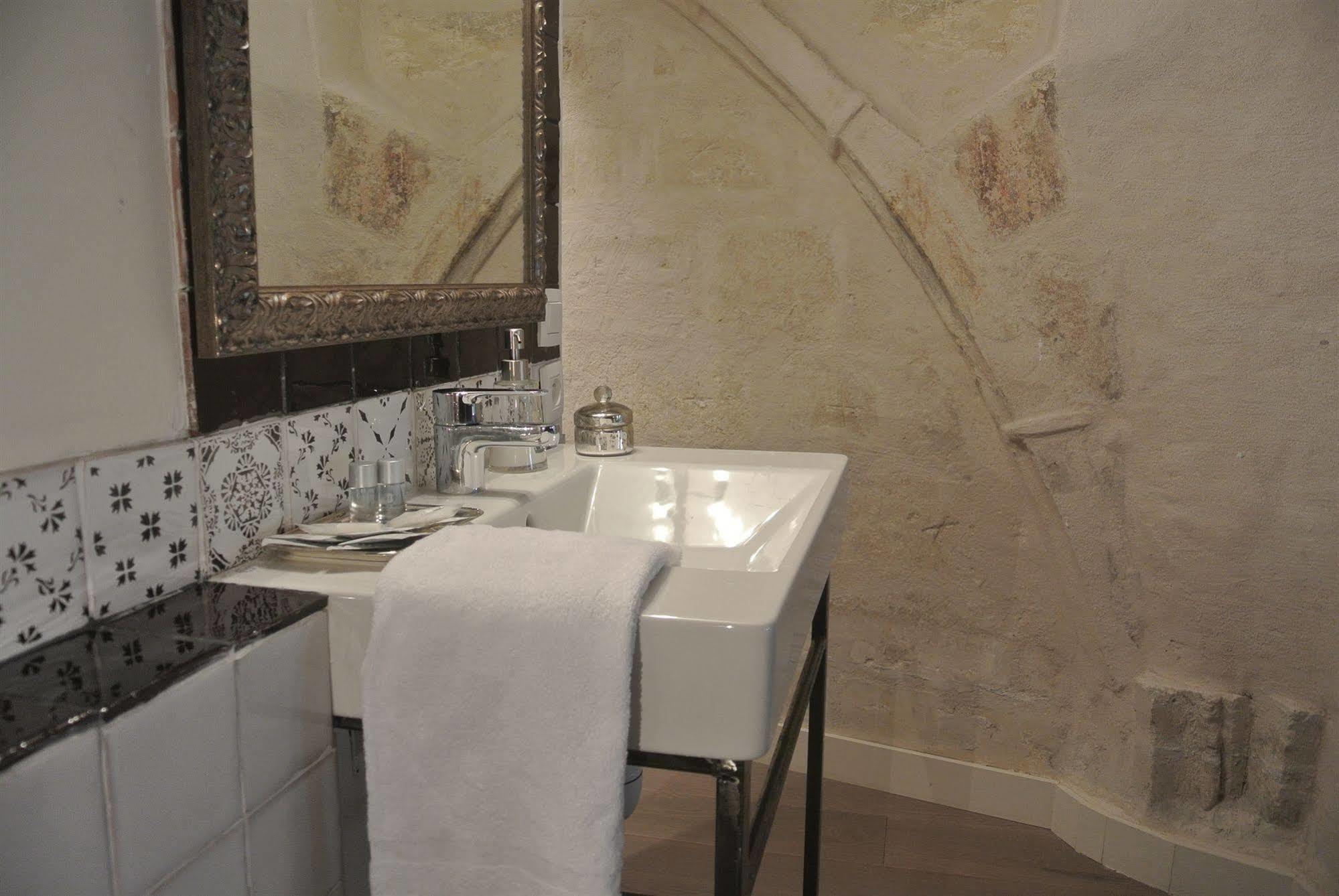 Bed & Breakfast La Maison Des Augustins 4 Stars Et Fitness Avignon